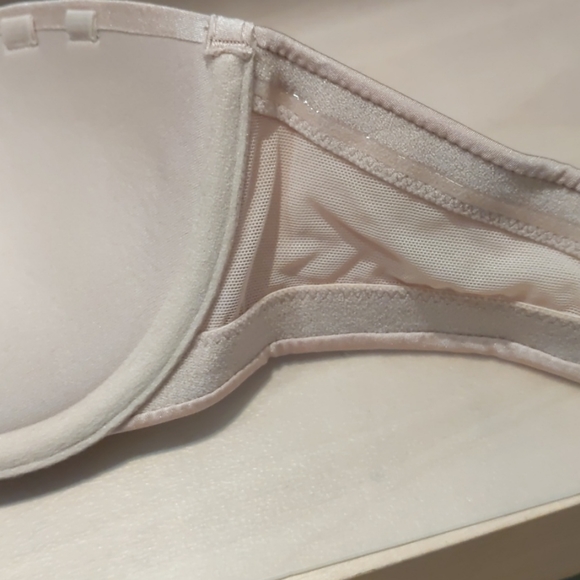 32B like new strapless bra - Picture 2 of 4